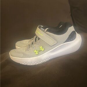 Under Armour Kids Sneakers in Gray and Neon Yellow size 13.